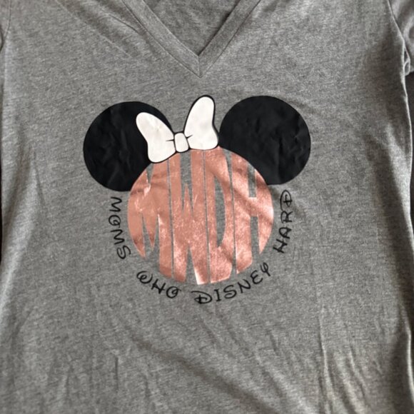 Moms Who Disney Hard Gray V-Neck T-Shirt Womens L Pint Size Cotton/Poly Blend - Picture 3 of 4